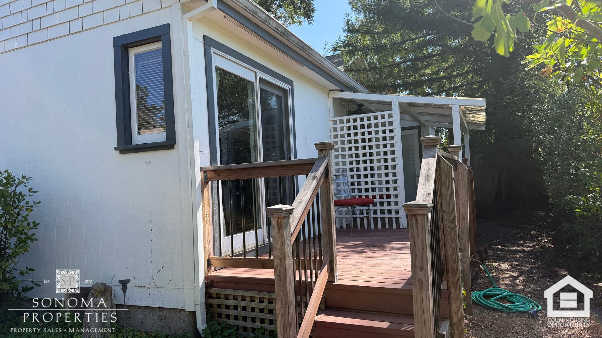 Sonoma House: 217 1st St West
