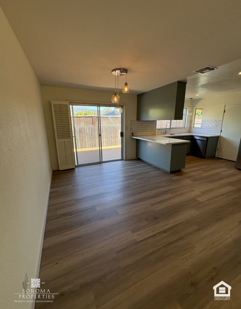 Glen Ellen House: 881 Cecelia Drive