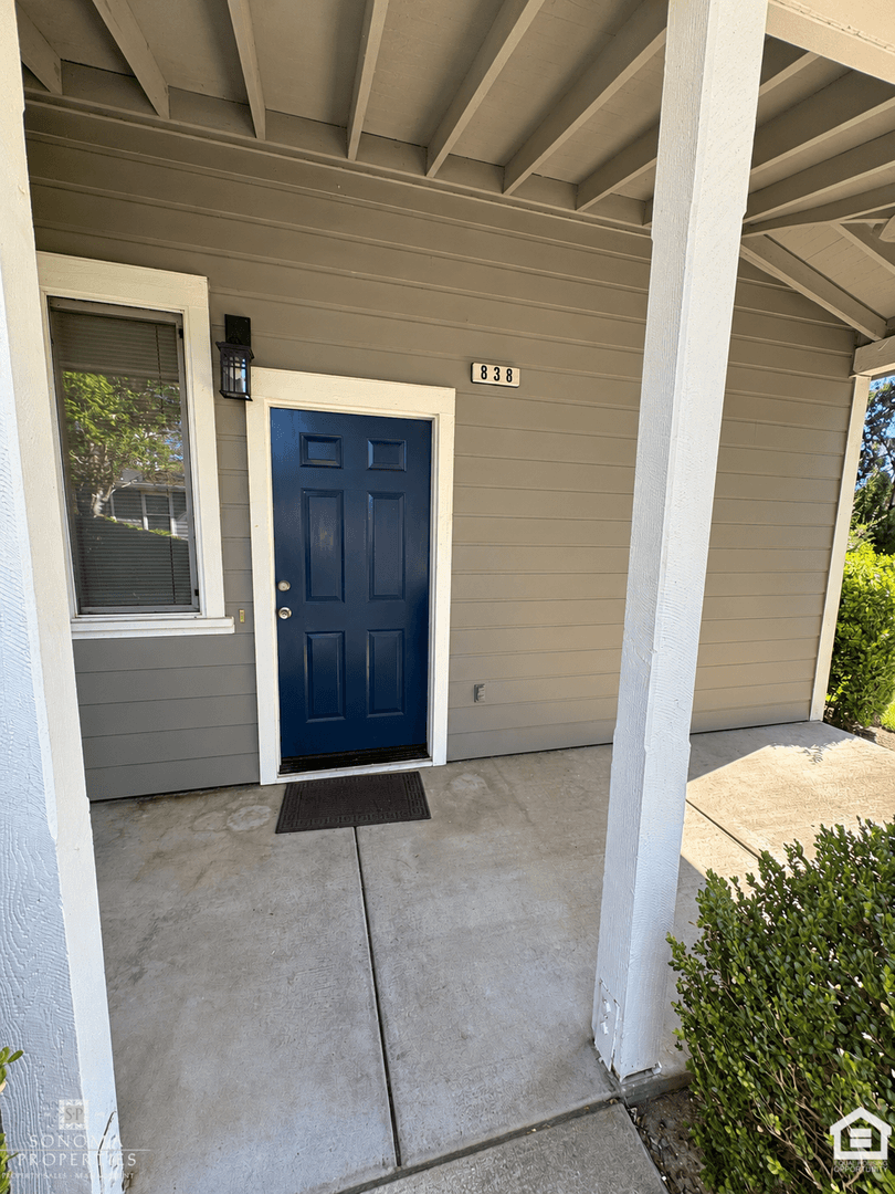 Sonoma Apartment: 838 3rd Street West