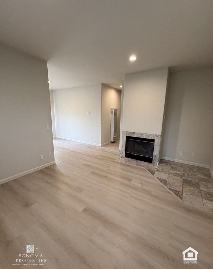 Sonoma House: 503 Oregon Street