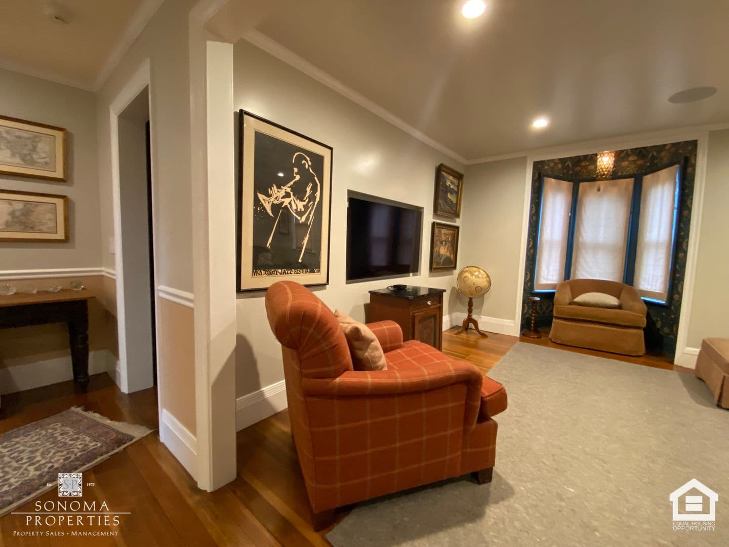 Sonoma House: 800 5th Street East