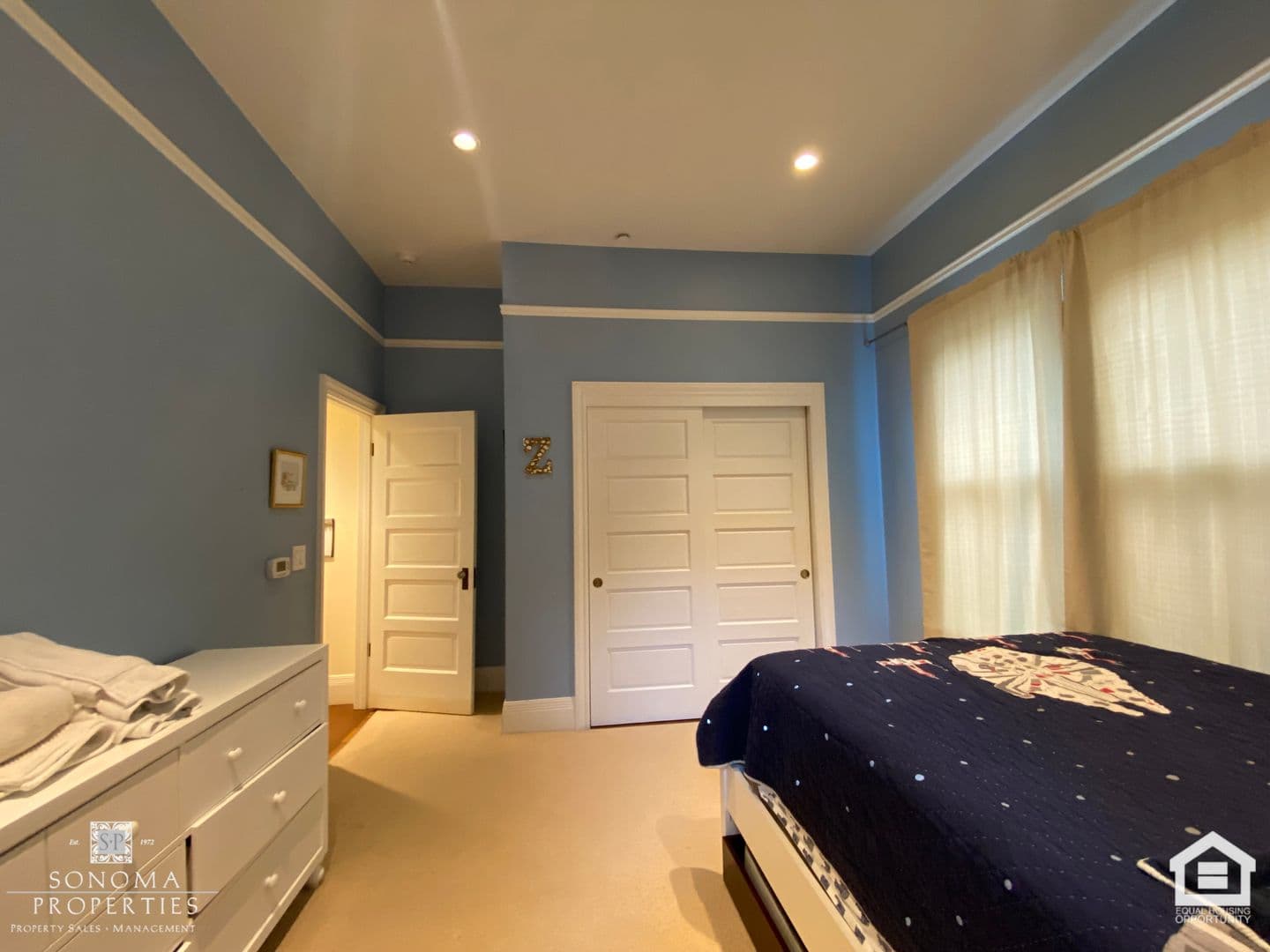 Sonoma House: 800 5th Street East