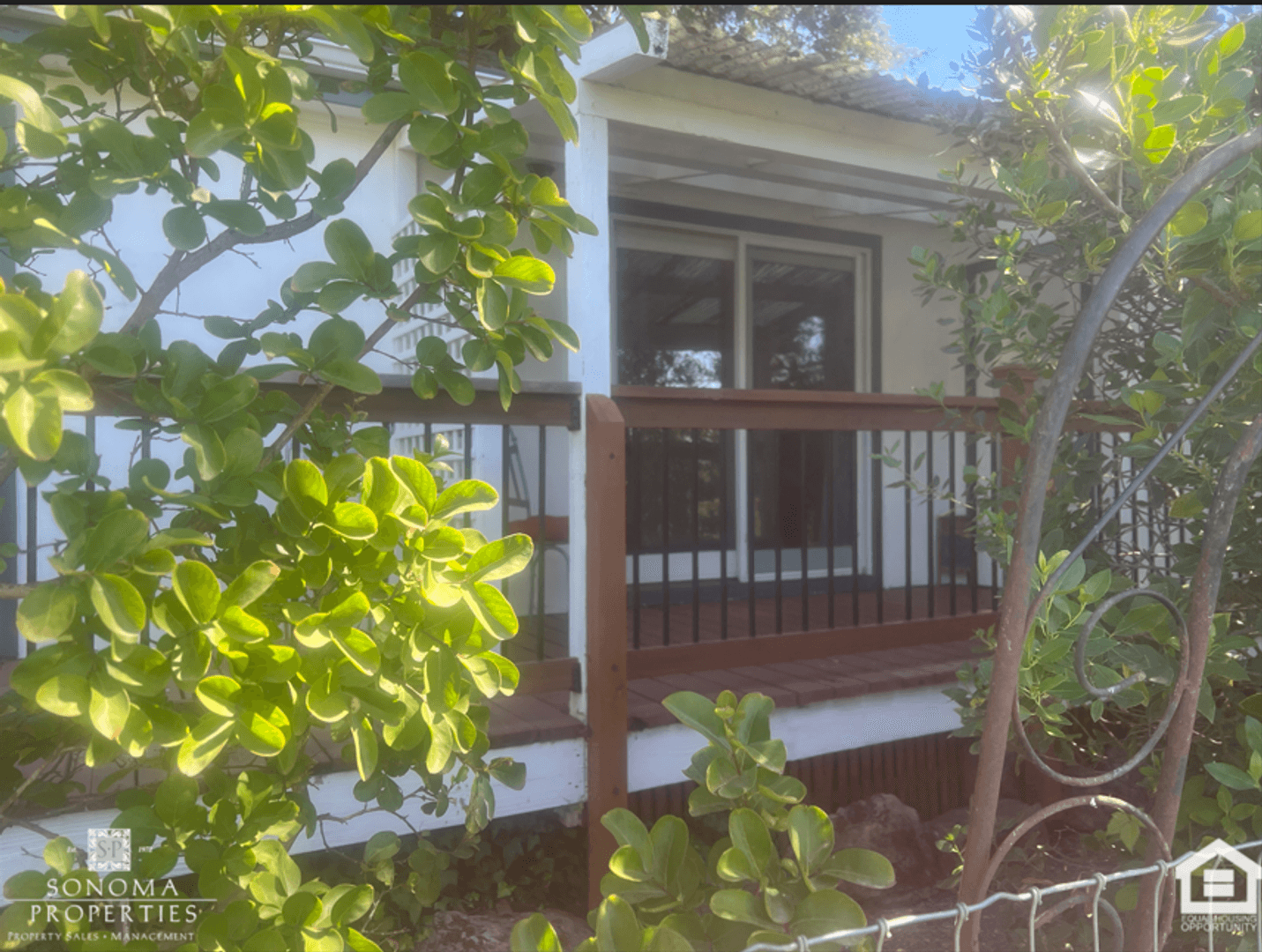 Sonoma House: 217 1st St West