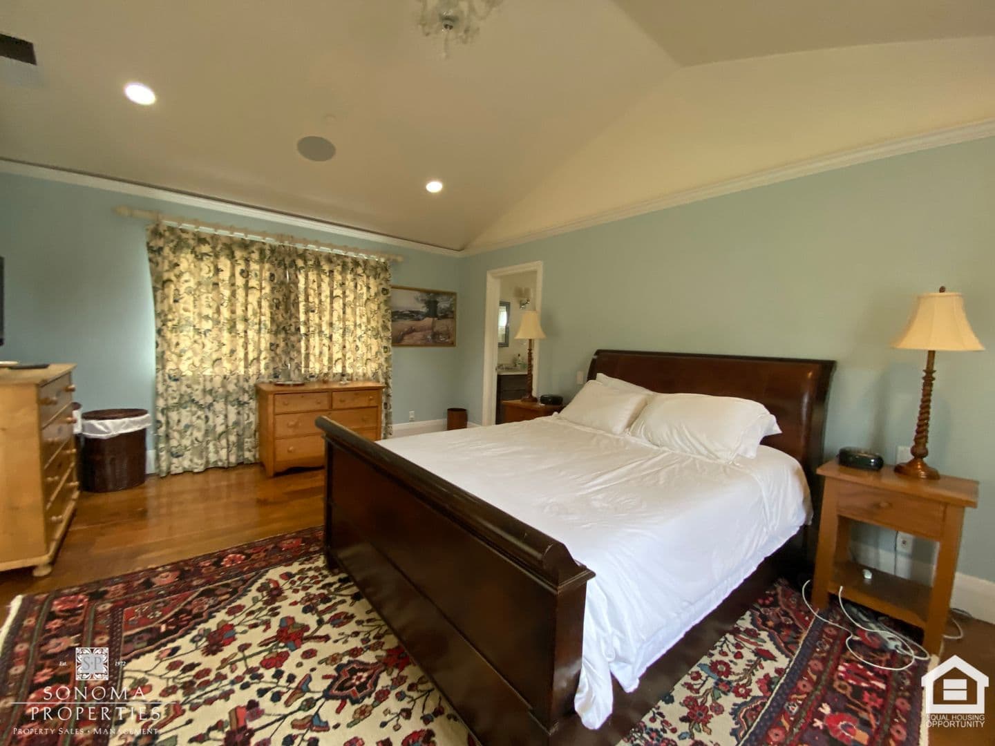 Sonoma House: 800 5th Street East
