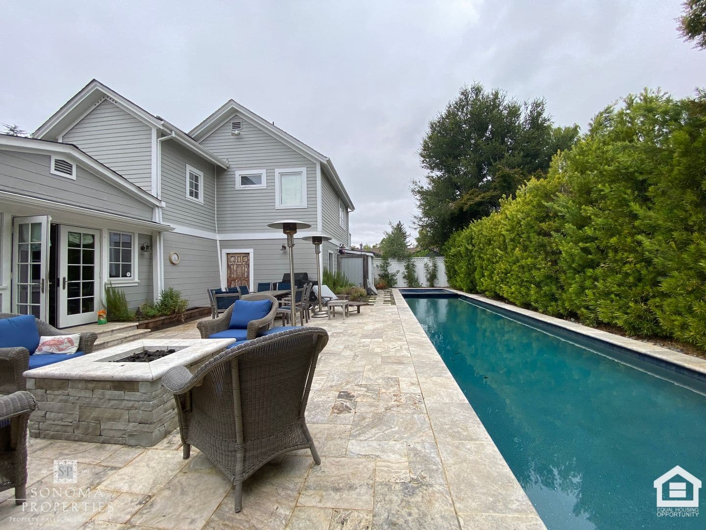 Sonoma House: 800 5th Street East