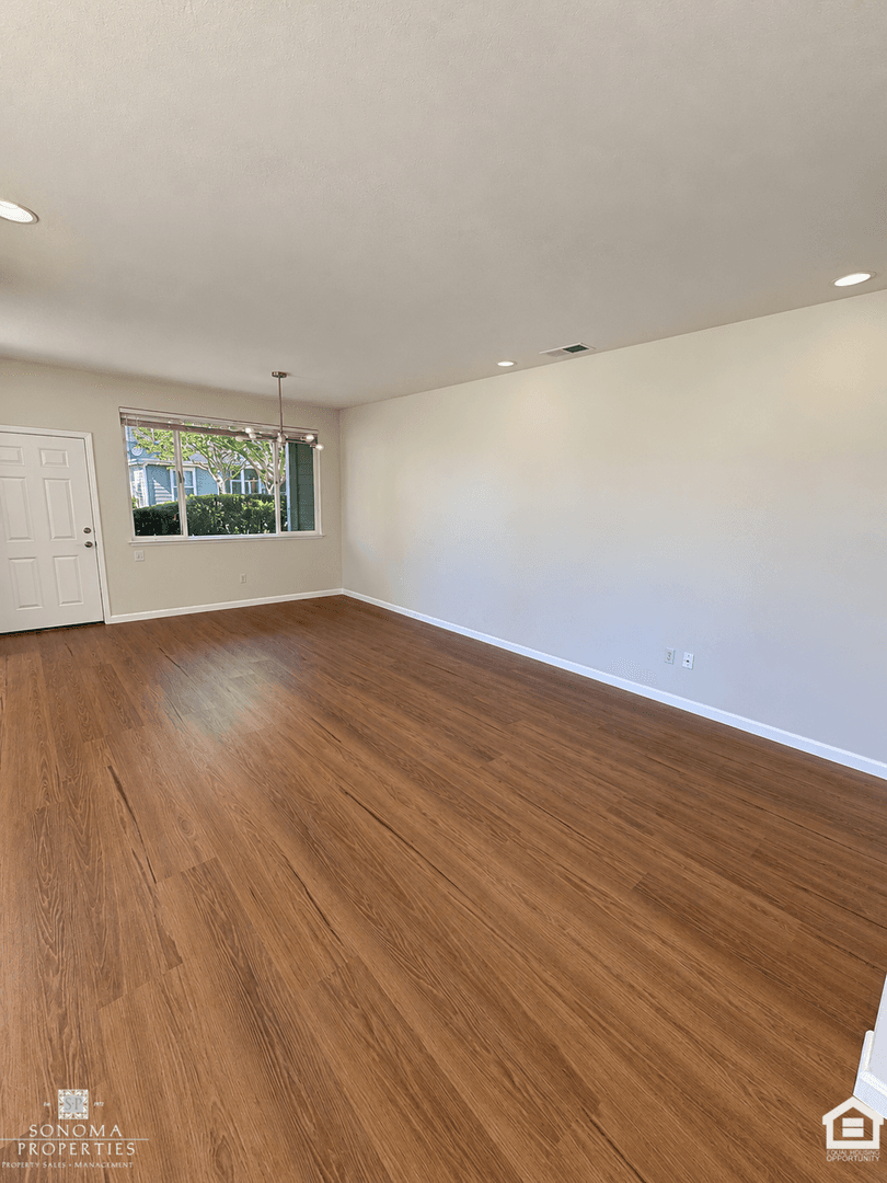 Sonoma Apartment: 838 3rd Street West
