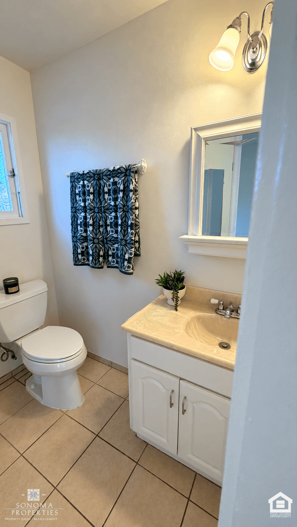 Sonoma House: 217 1st St West