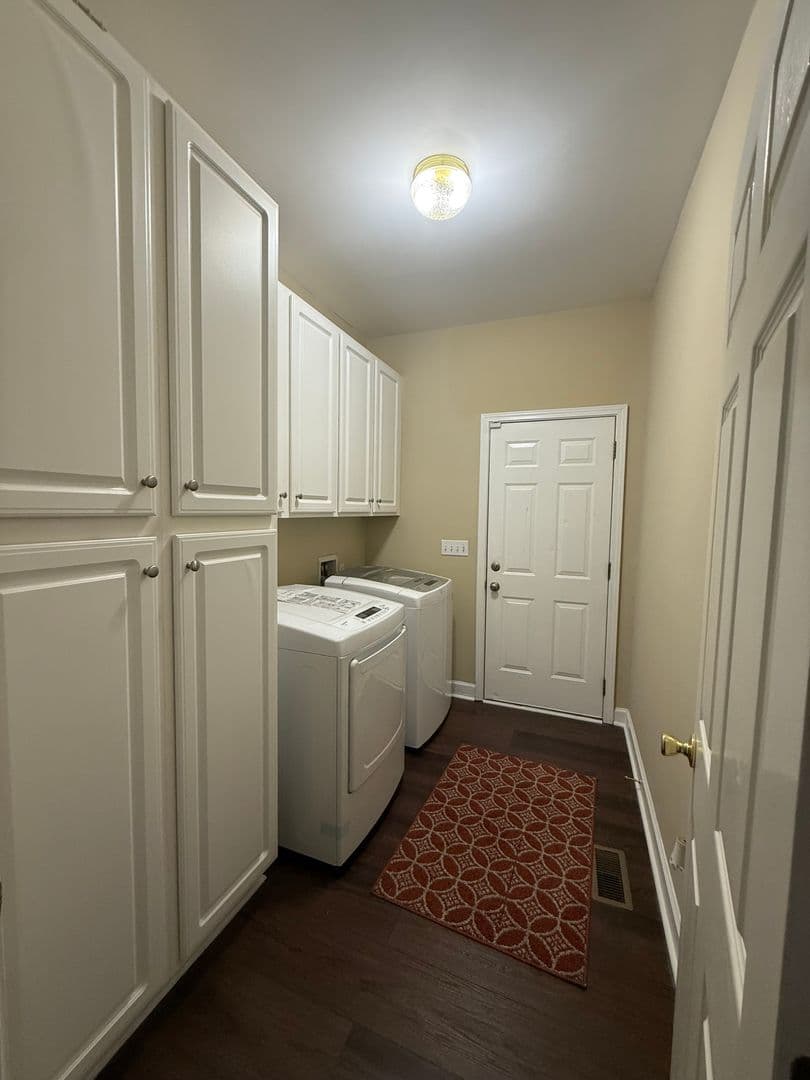 Florence House: 450 Sterling Drive