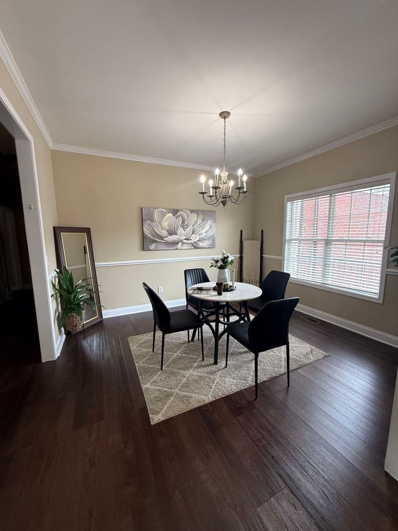 Florence House: 450 Sterling Drive