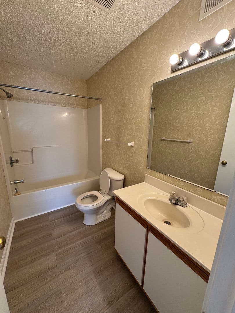 Florence Condo: 1115-F Old Ebenezer Rd.