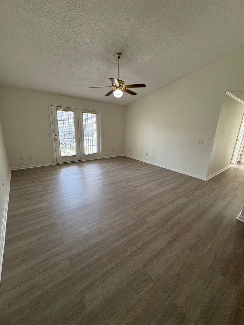 Florence Condo: 1115-F Old Ebenezer Rd.