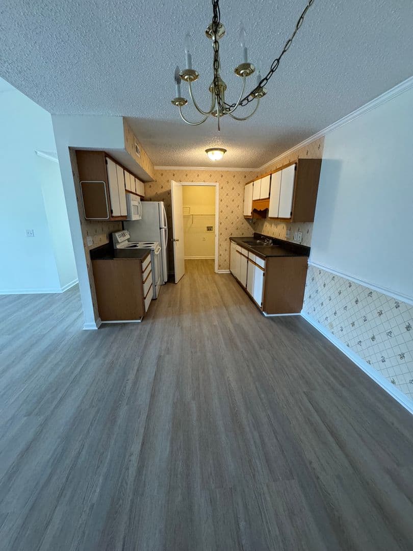 Florence Condo: 1115-F Old Ebenezer Rd.