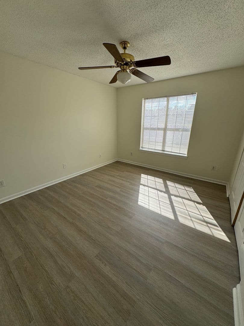 Florence Condo: 1115-F Old Ebenezer Rd.