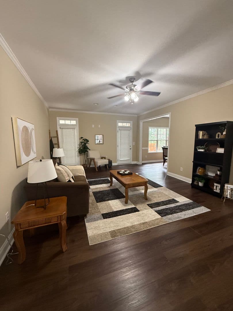 Florence House: 450 Sterling Drive