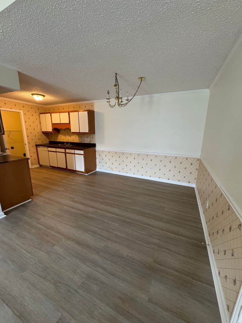 Florence Condo: 1115-F Old Ebenezer Rd.