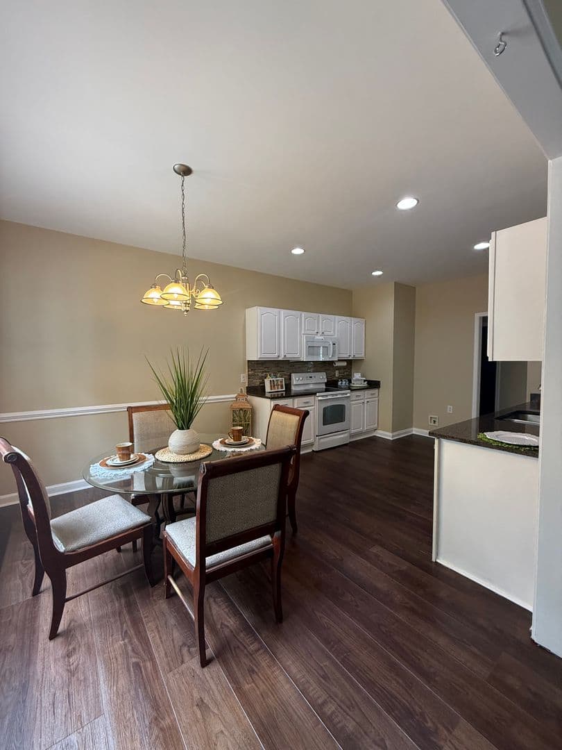 Florence House: 450 Sterling Drive