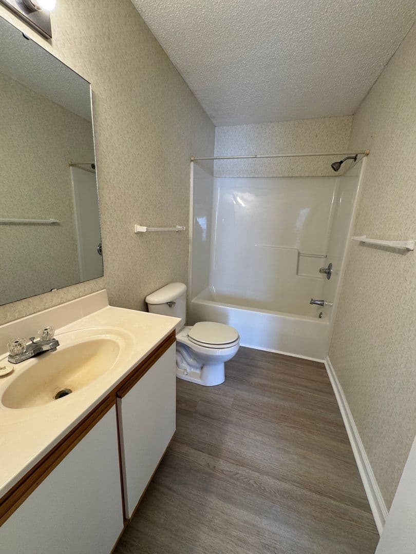 Florence Condo: 1115-F Old Ebenezer Rd.