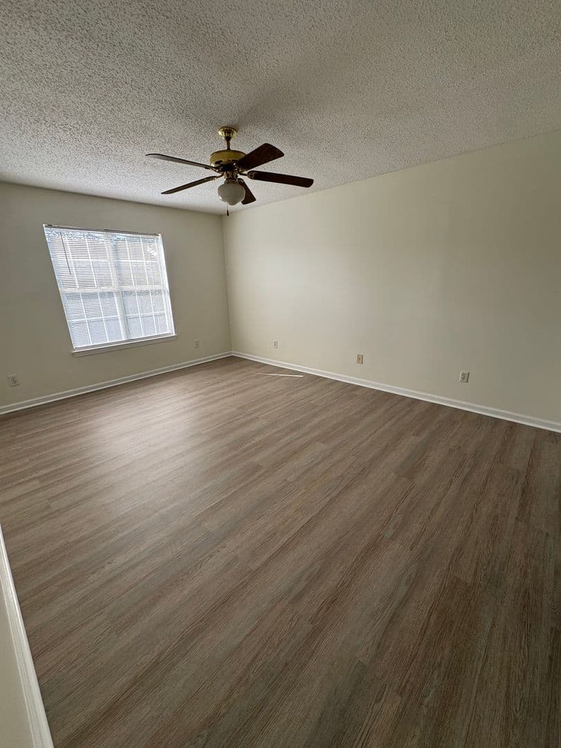 Florence Condo: 1115-F Old Ebenezer Rd.