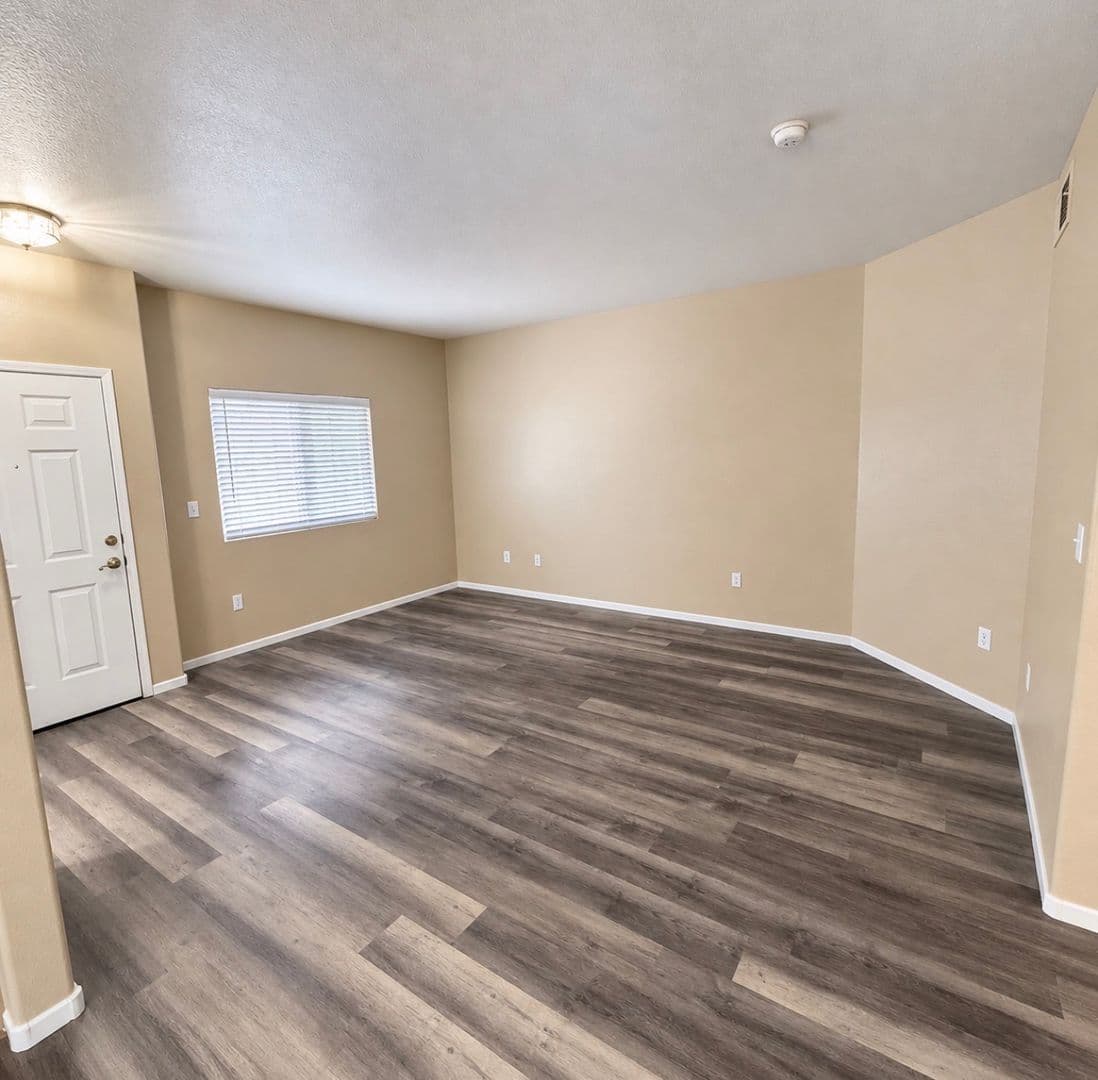 Las Vegas House: 424 N Pine Haven St. #102