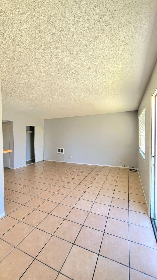 Pahrump Apartment: 1920 Galaxy St.