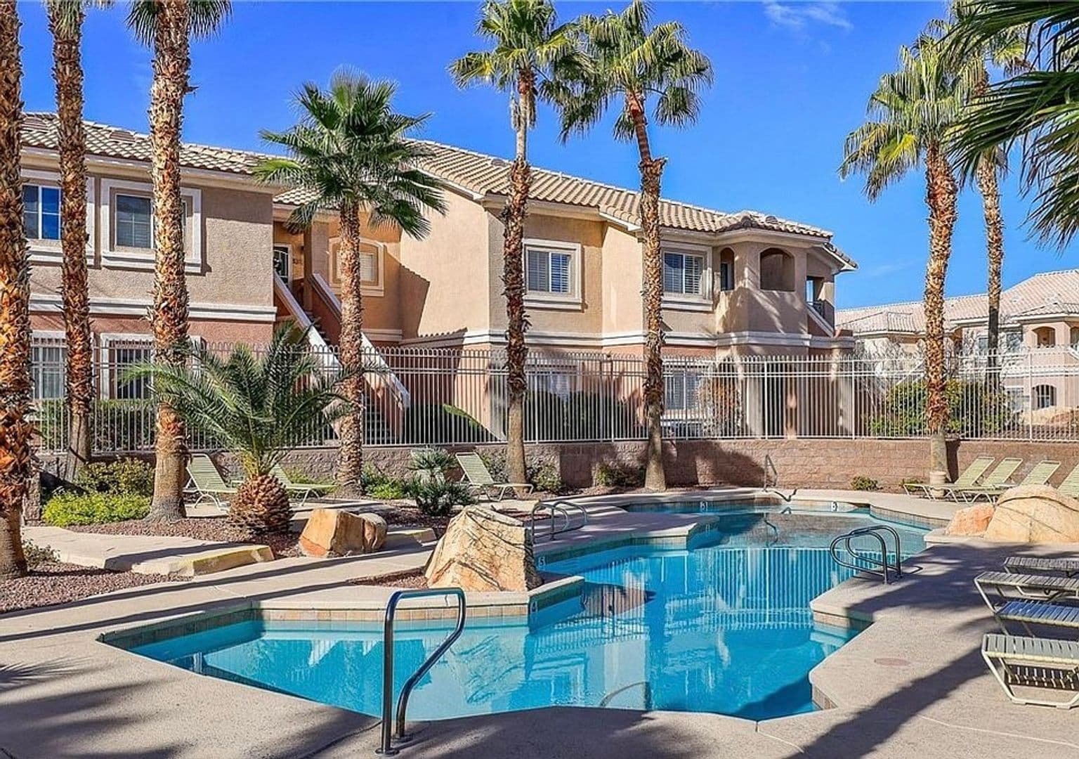 Las Vegas House: 424 N Pine Haven St. #102