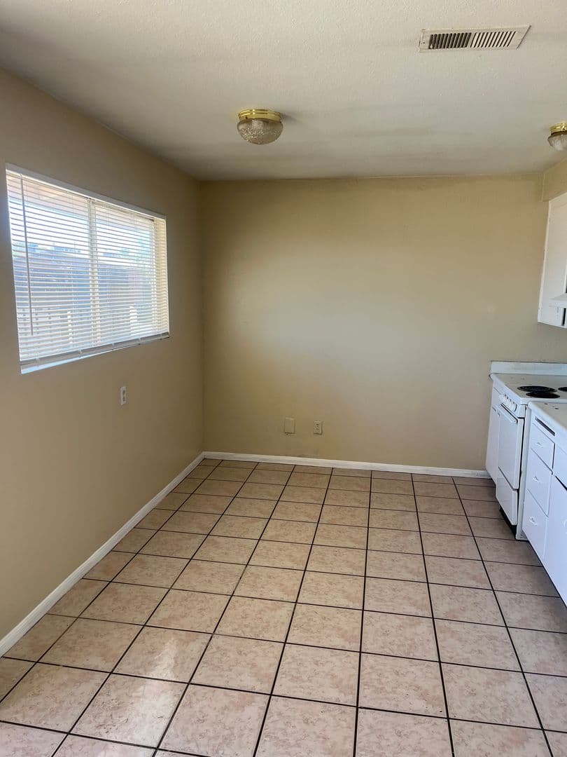 North las Vegas Apartment: 2028 Daley St.