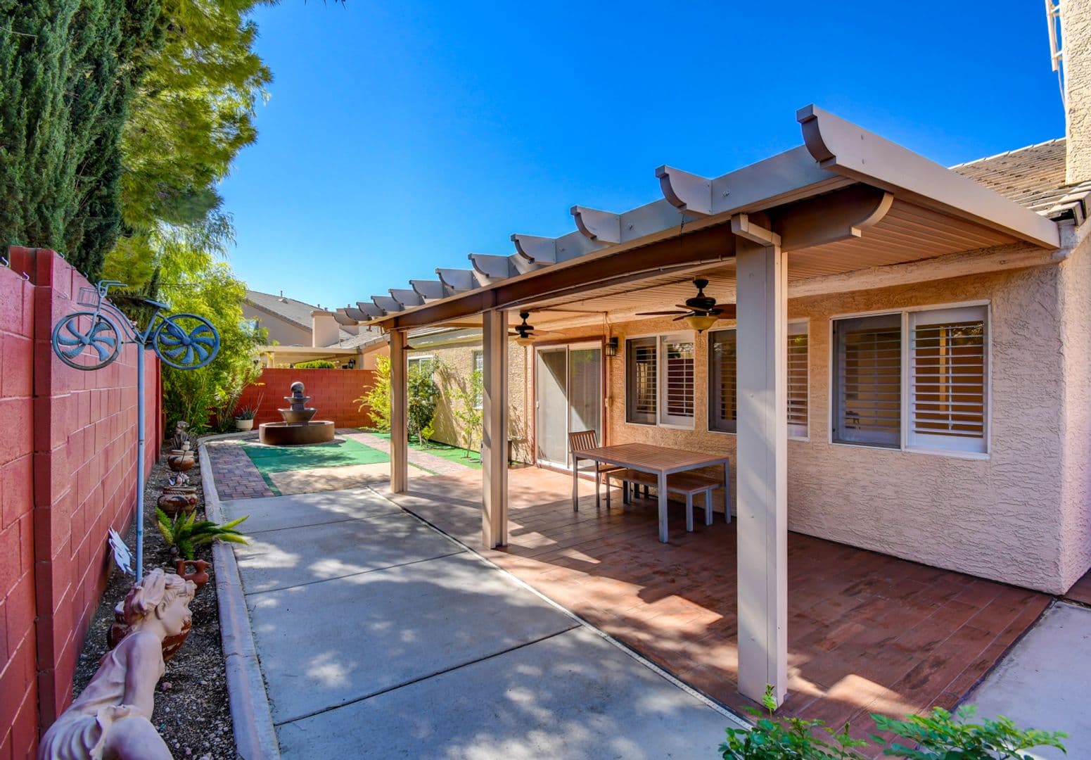Las Vegas House: 3428 Lockport St.