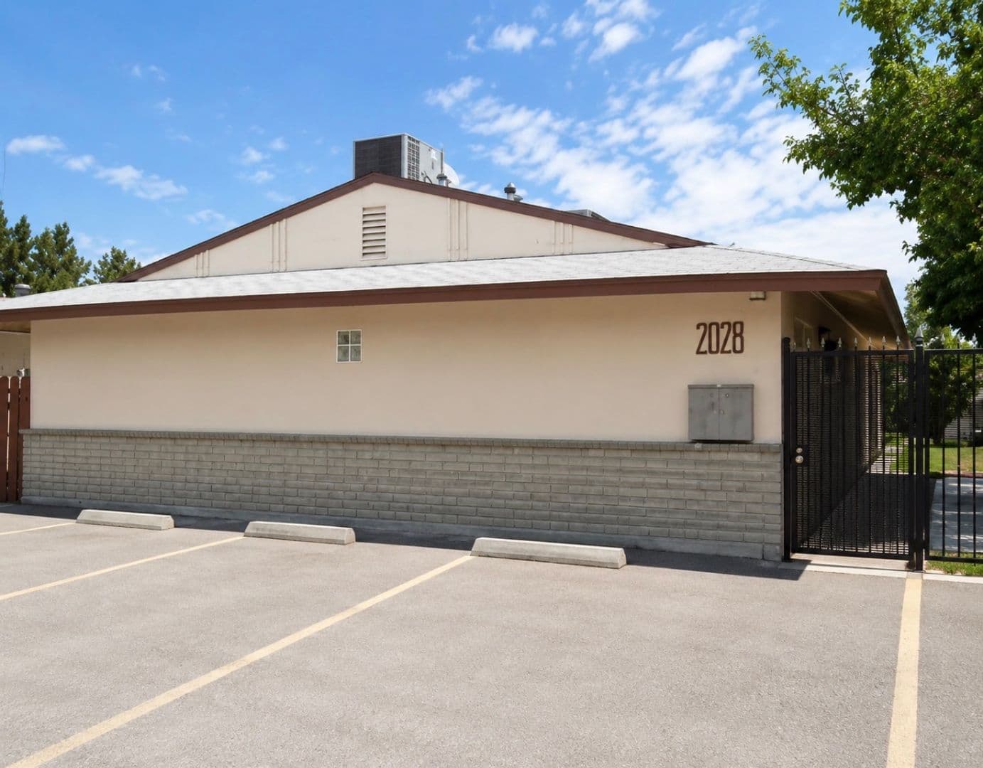 North las Vegas Apartment: 2028 Daley St.