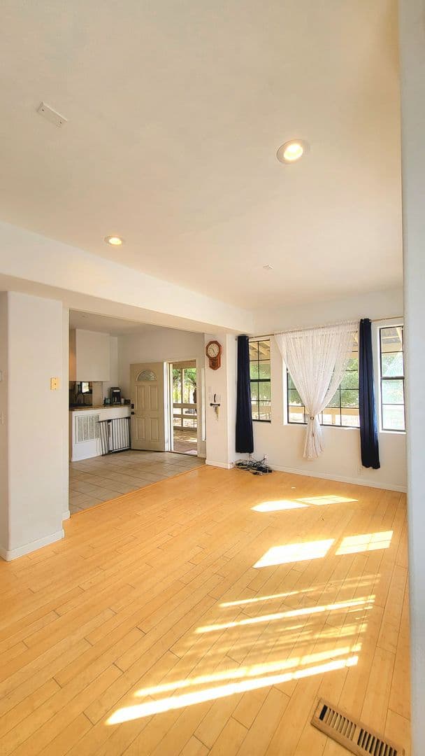 Pahrump House: 5360 S Corrine St