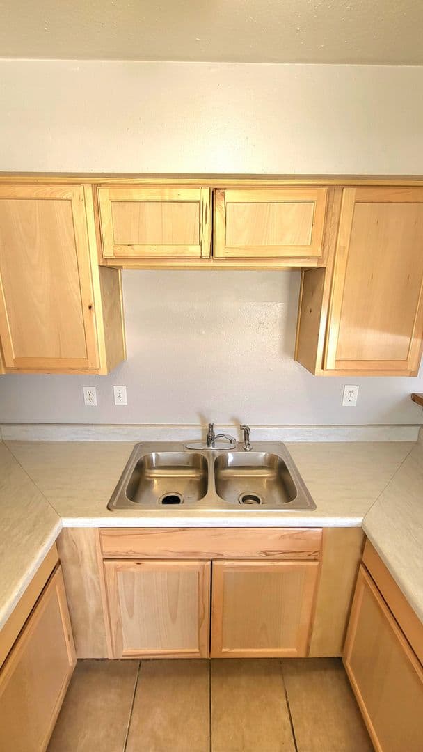 Pahrump Apartment: 1920 Galaxy St.