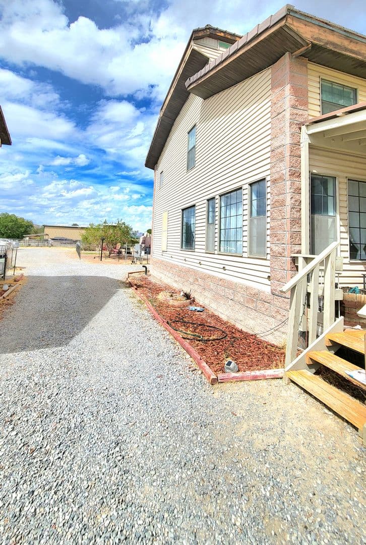 Pahrump House: 5360 S Corrine St