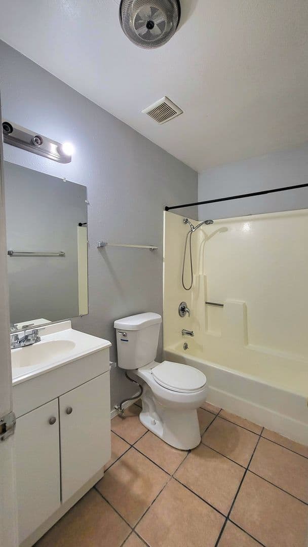 Pahrump Apartment: 1920 Galaxy St.
