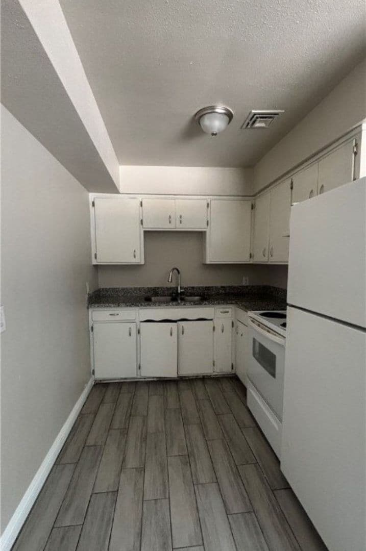 Las Vegas Apartment: 718 W Wilson Ave.