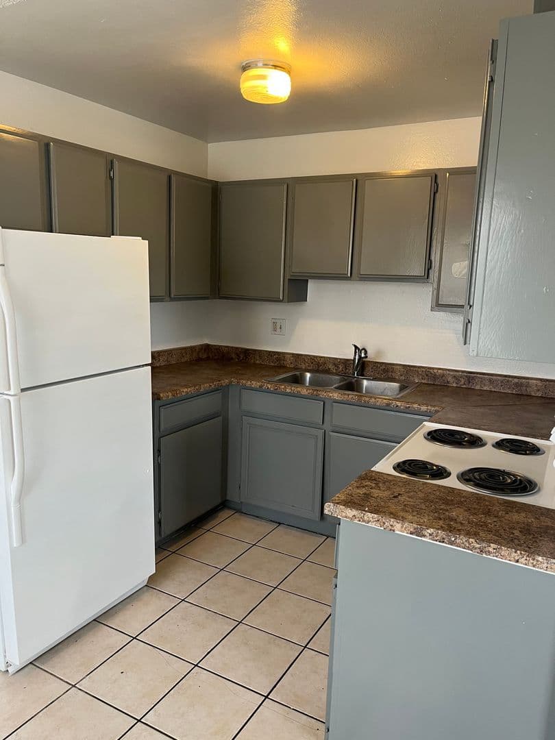North Las Vegas Apartment: 1900 Goldfield St.