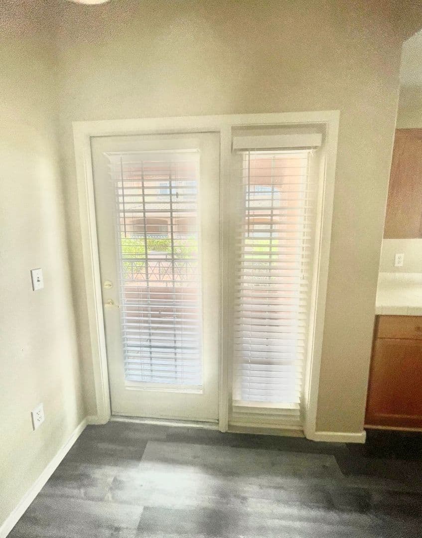 Las Vegas House: 424 N Pine Haven St. #102