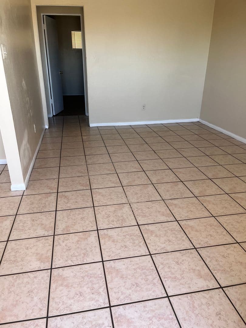 North las Vegas Apartment: 2028 Daley St.