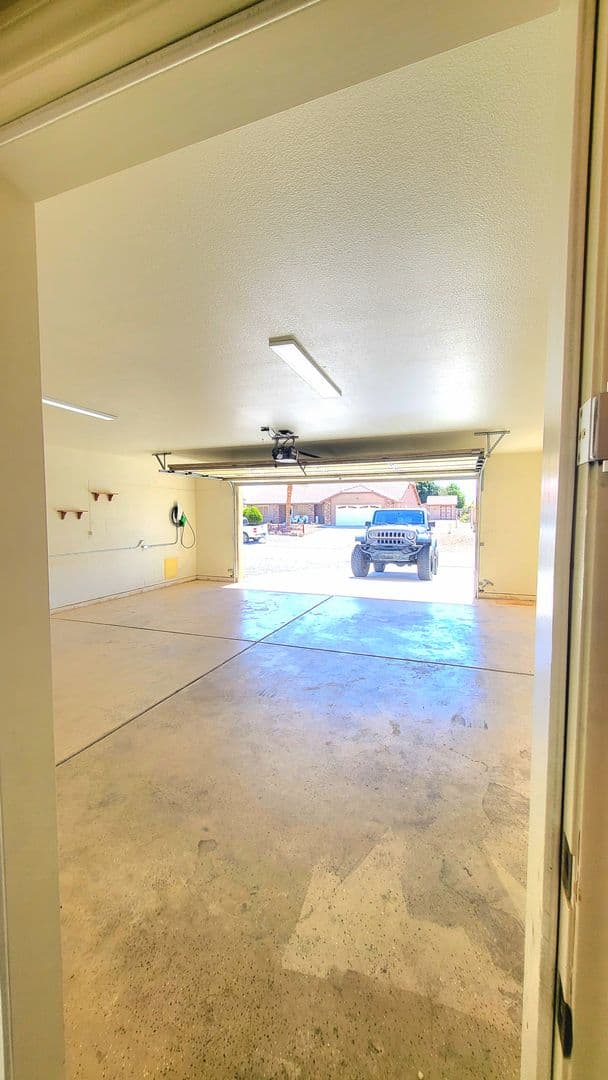 Pahrump House: 6740 Longmeadow Dr.