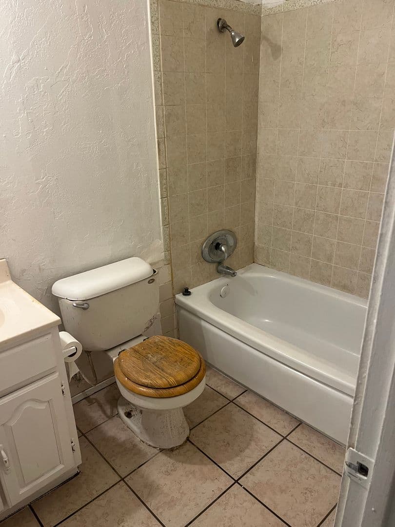 North las Vegas Apartment: 2028 Daley St.