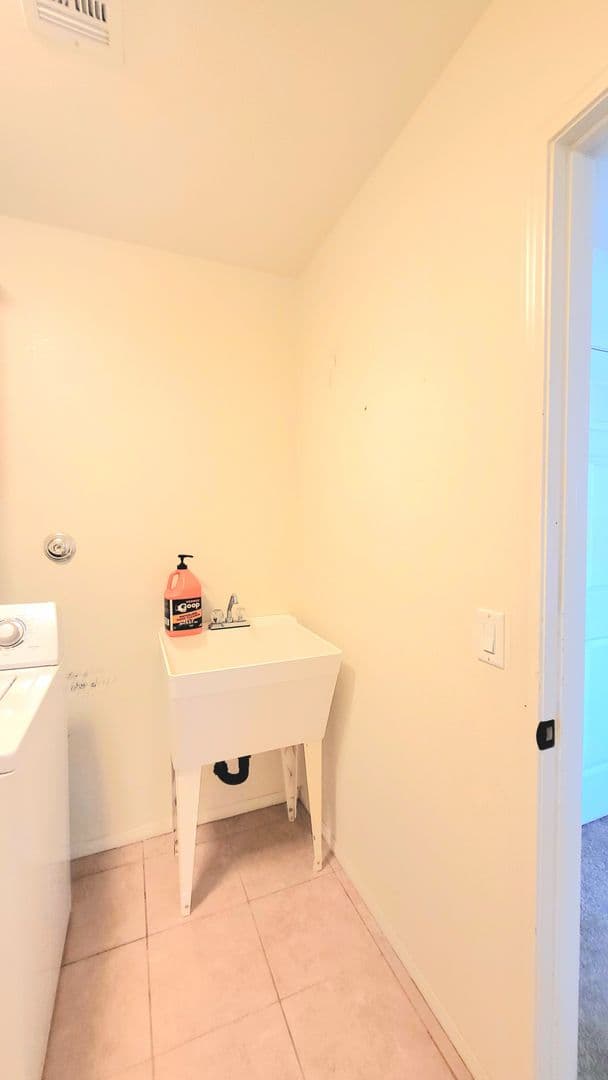 Pahrump House: 6740 Longmeadow Dr.