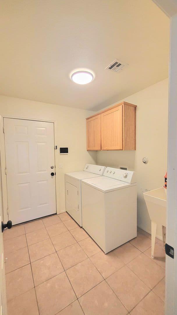 Pahrump House: 6740 Longmeadow Dr.