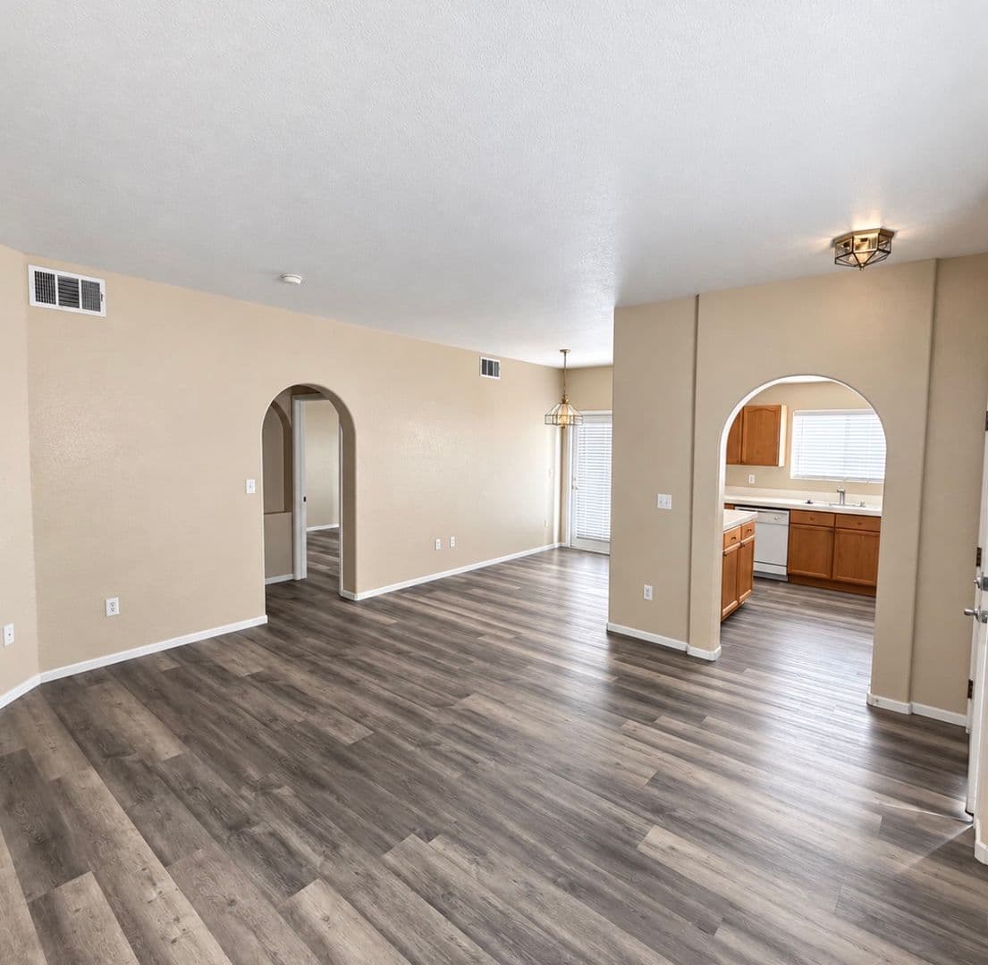 Las Vegas House: 424 N Pine Haven St. #102