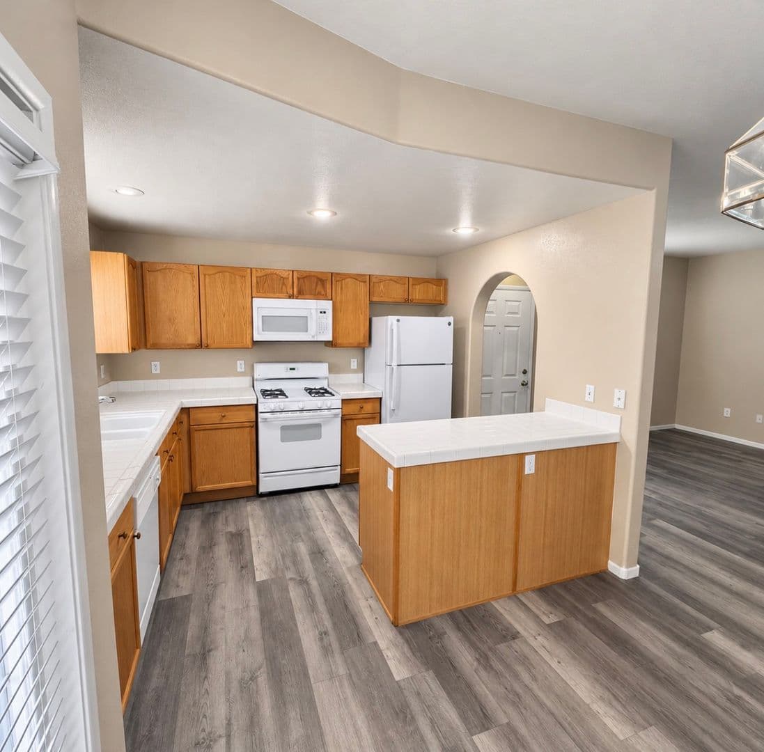 Las Vegas House: 424 N Pine Haven St. #102