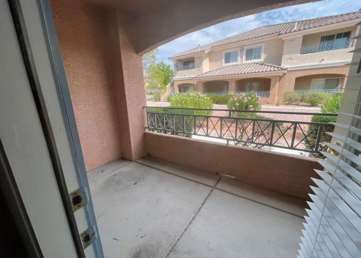 Las Vegas House: 424 N Pine Haven St. #102
