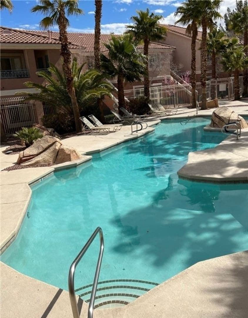 Las Vegas House: 424 N Pine Haven St. #102