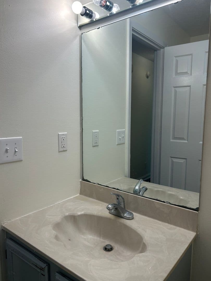 West Lafayette House: 4320 Roundtable Ct.