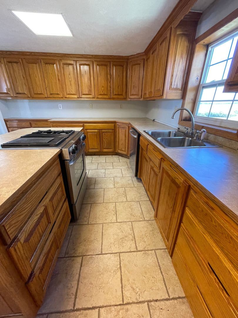 Exeter House: 9696 State Highway CC