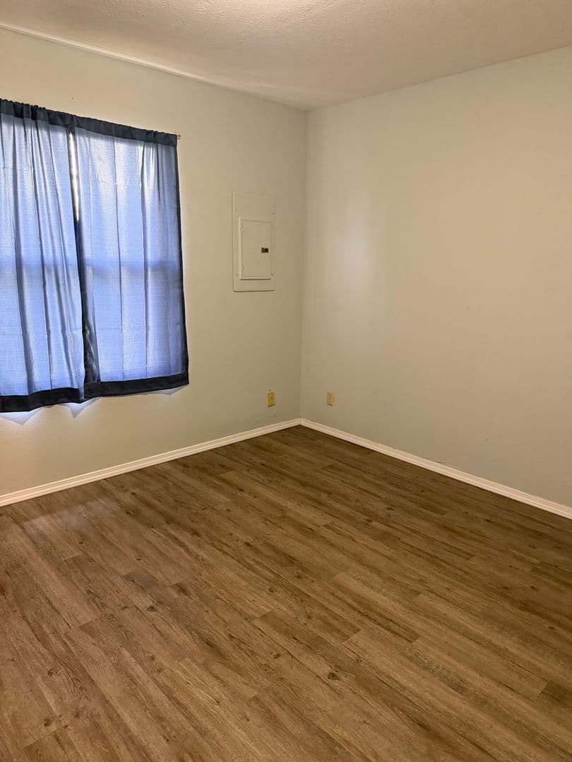 Cassville Apartment: 1107 Presley Dr