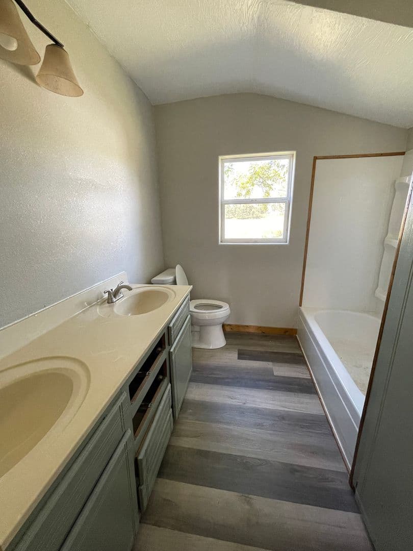 Exeter House: 9696 State Highway CC