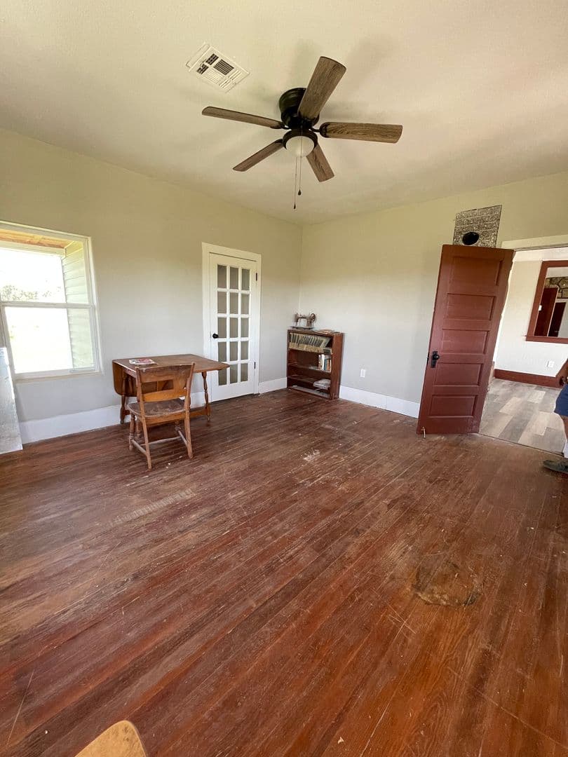 Exeter House: 9696 State Highway CC