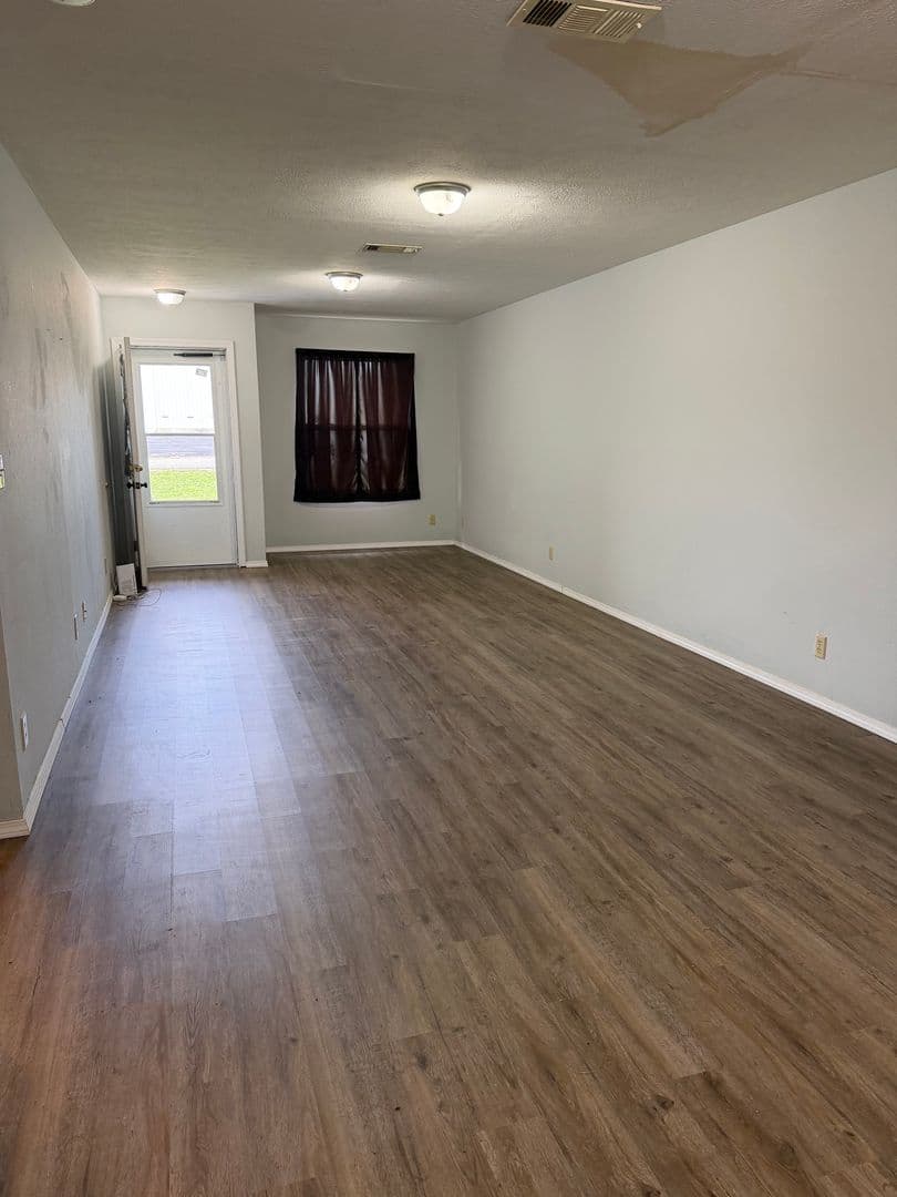 Cassville Apartment: 1107 Presley Dr